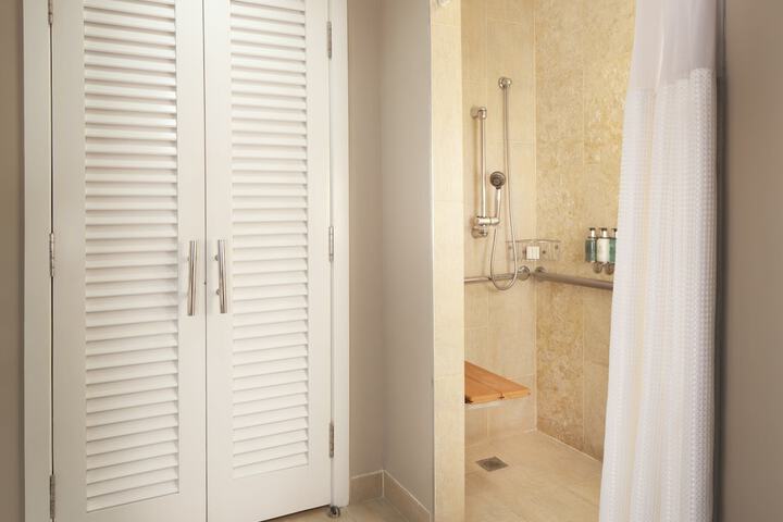 Pier House Resort & Spa