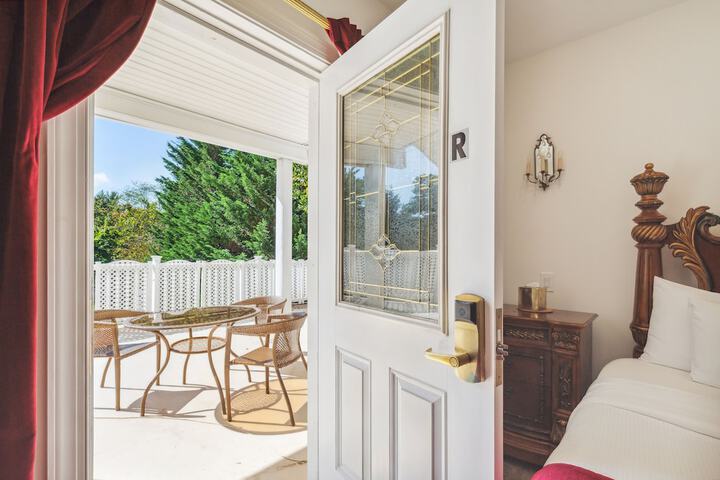 The Columbia Inn at Peralynna Manor