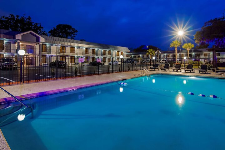 Pool 7 of 27