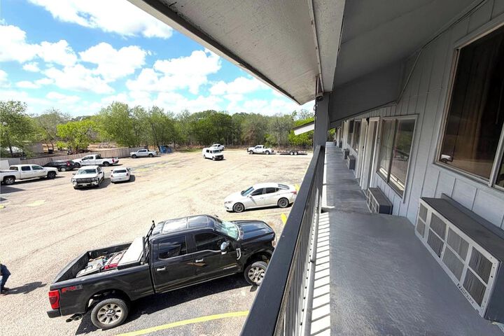 Regency Inn Three Rivers I-37