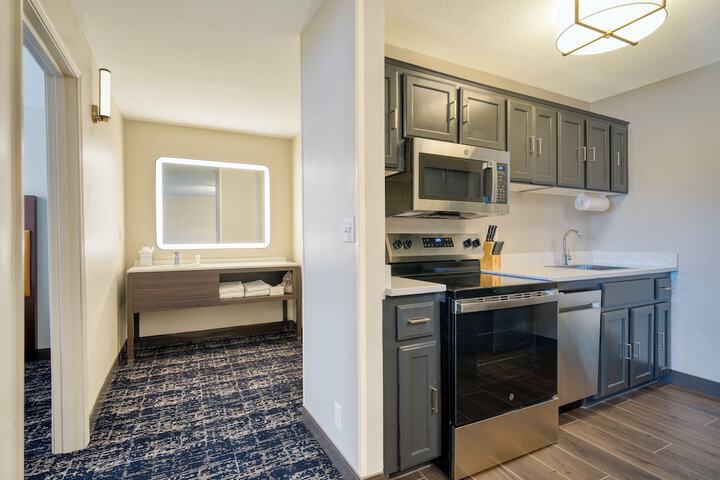 Gray Wolf Inn & Suites