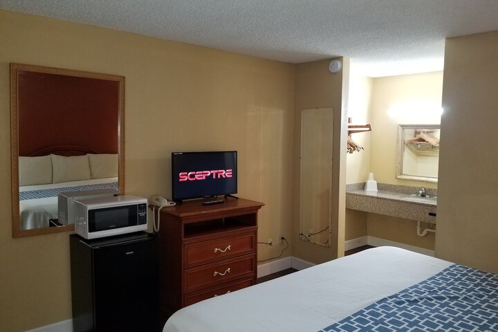 Room 21 of 28
