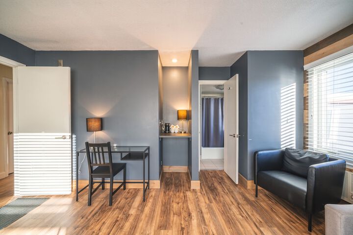 Room 21 of 38
