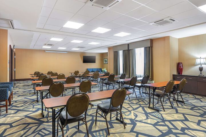 Best Western Plus University Park Inn & Suites