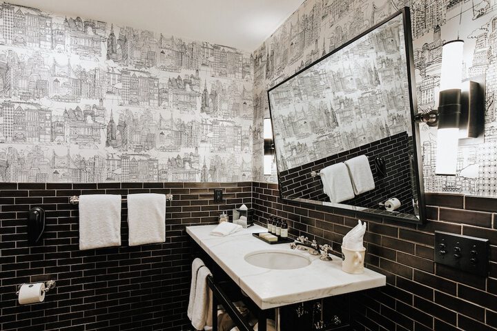 Room 28 of 63