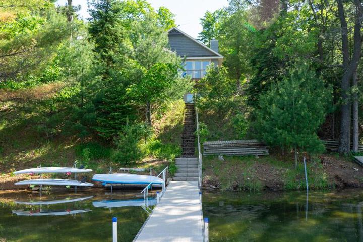 Lakefront Home 4 Bedroom 4 Bath Sleeps 12