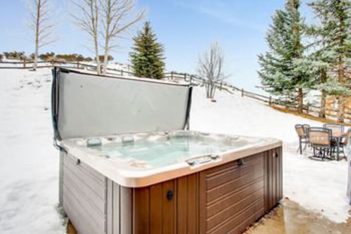 Mountain Lodge with Hot Tub by RedAwning