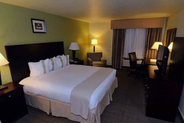 Room 18 of 40