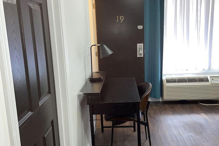 Room 15 of 103