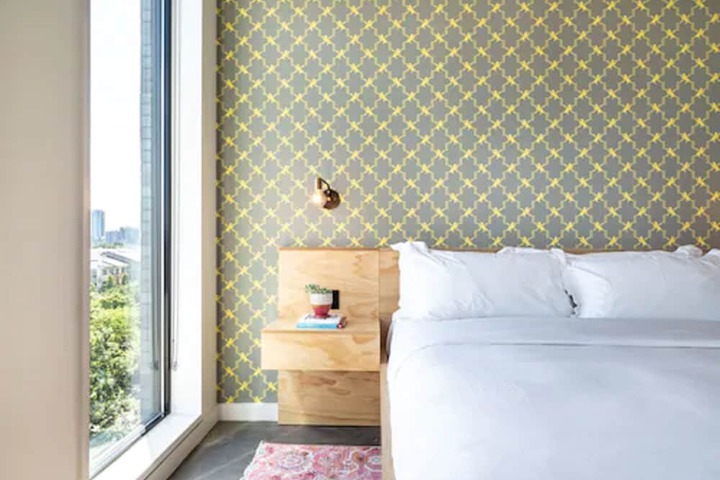 Room 26 of 60