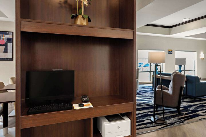 Comfort Suites Columbus East Broad
