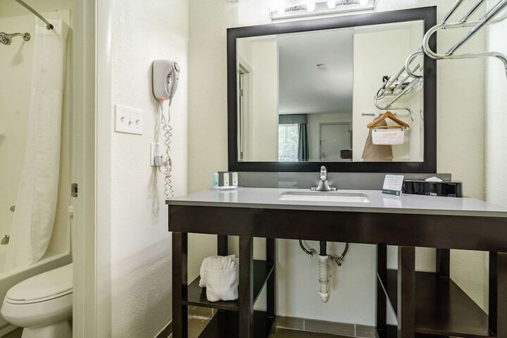 Quality Inn & Suites Creedmoor - Butner