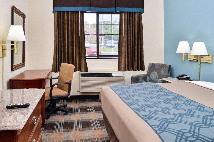 Econo Lodge Inn & Suites Shelbyville
