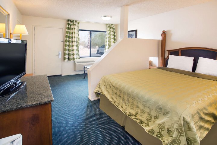 Room 18 of 19