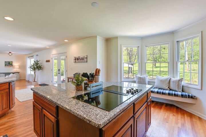 Chic Nashville-area Retreat w / Private Pool!