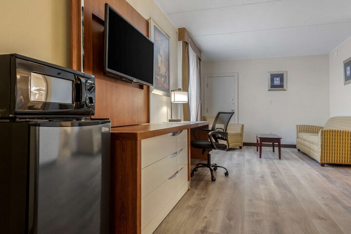 Room 25 of 40