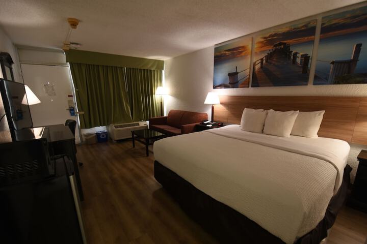 Days Inn by Wyndham Stuart