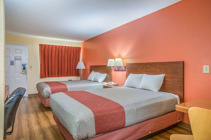 Room 43 of 62