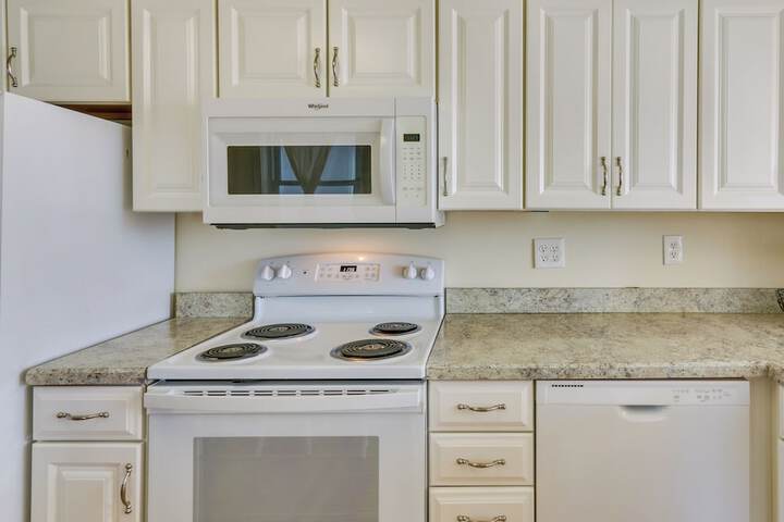 Cozy Westbrook Vacation Rental - Walk to Beach!