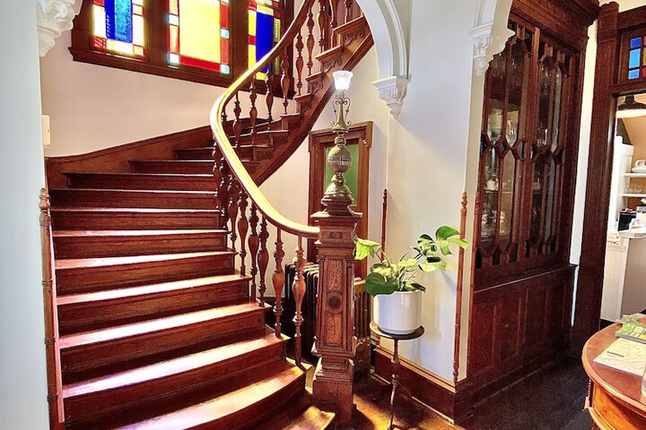 Coppersmith Inn B & B