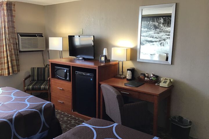 Room 10 of 26