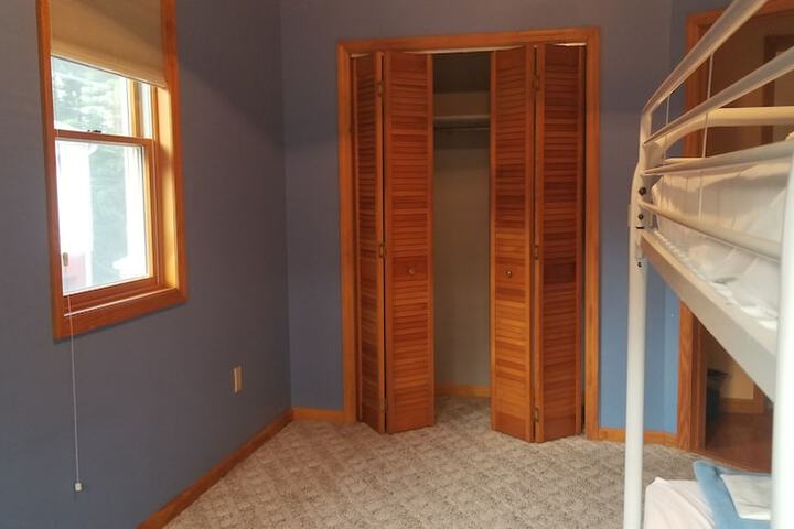 Room 102 of 107