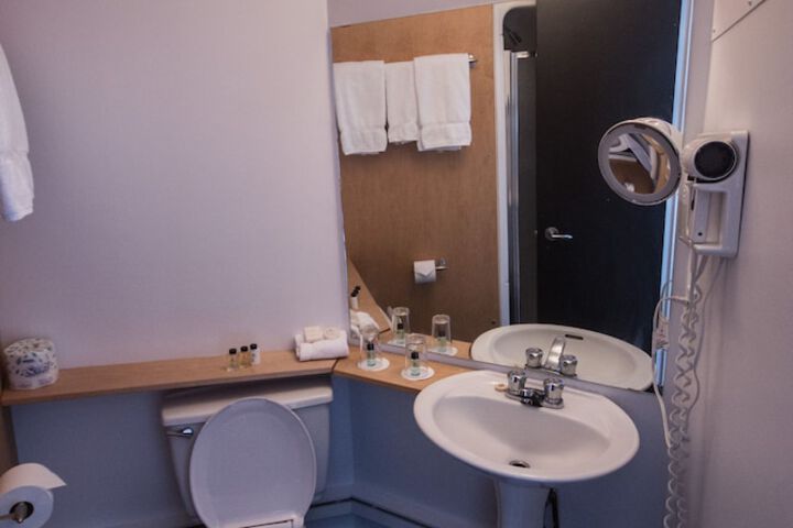 Room 17 of 28