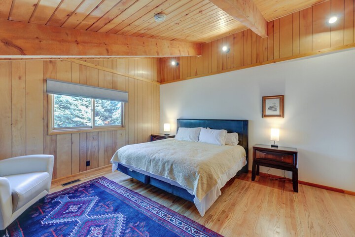 Spacious Pinedale Home w / Mountain Range View