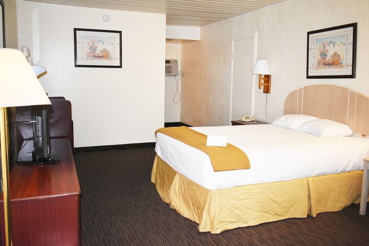 Room 10 of 18