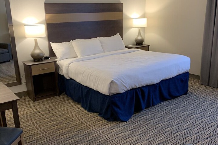 Little Crow Hotel & Conference Trademark by Wyndham