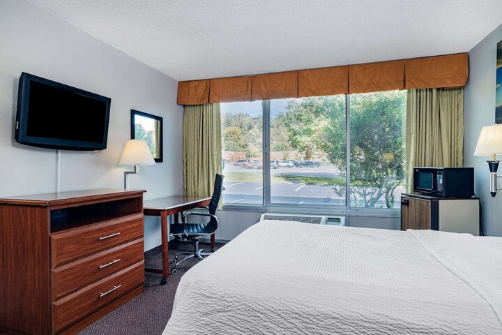 Room 16 of 21