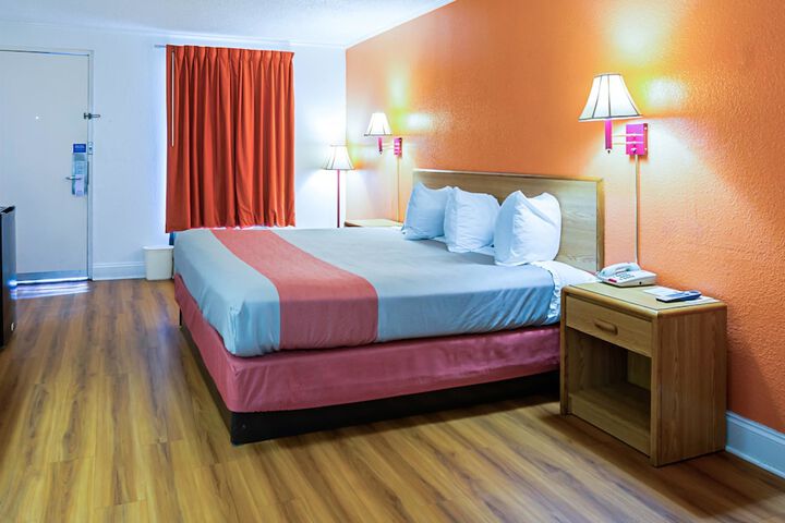 Room 9 of 31