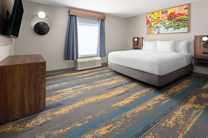 Room 34 of 40