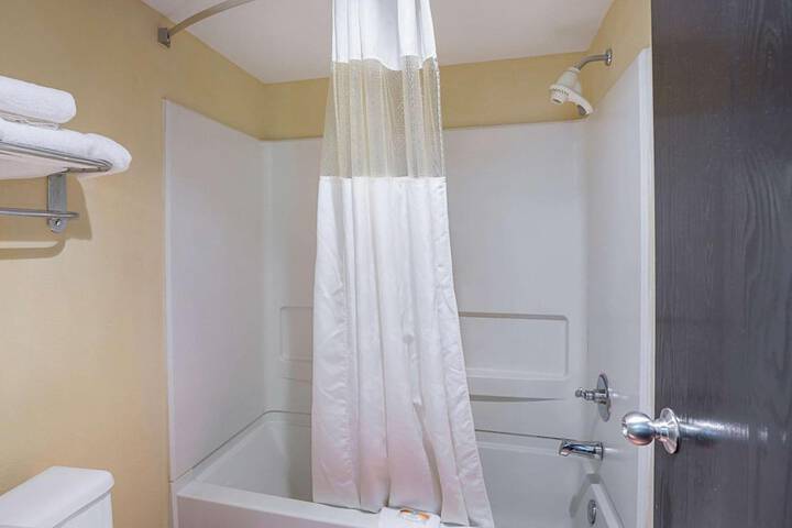 Room 16 of 36