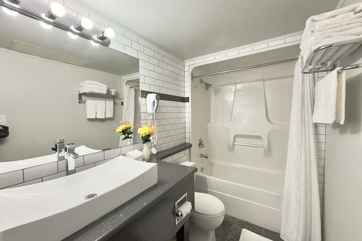 Divya Sutra Plaza and Conference Centre Vernon, BC