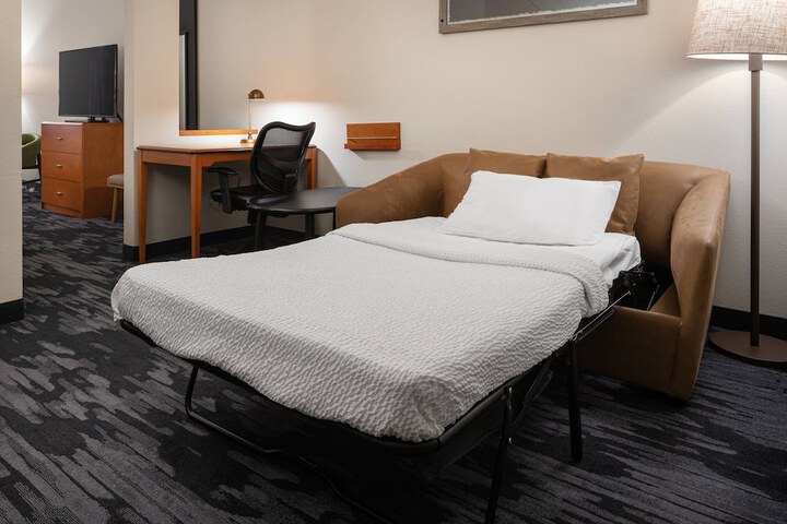 Room 10 of 19