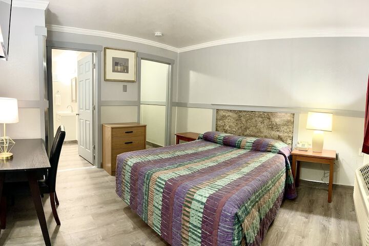 Room 7 of 9