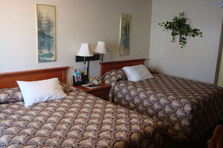 Hollister Inn