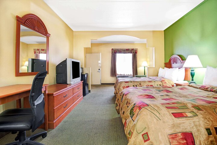 Room 4 of 18