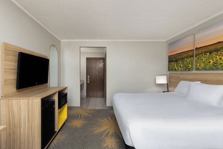 Room 42 of 66