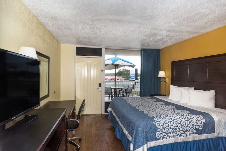 Days Inn & Suites by Wyndham Port Richey