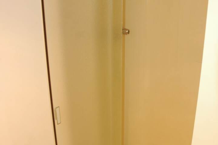 Room 27 of 73
