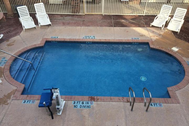 Pool 11 of 33
