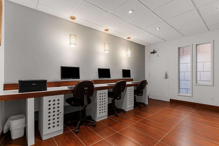 Business Center 58 of 60