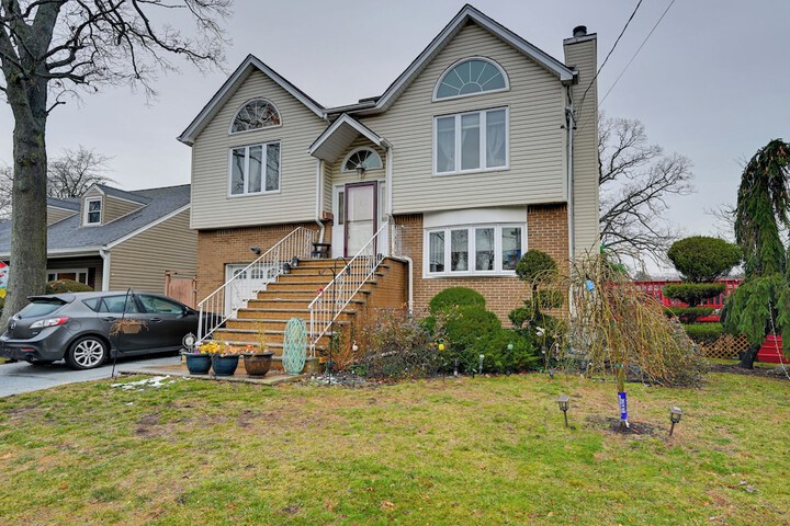 8 Mi to Long Beach: Cozy Apt w / Fenced Yard!