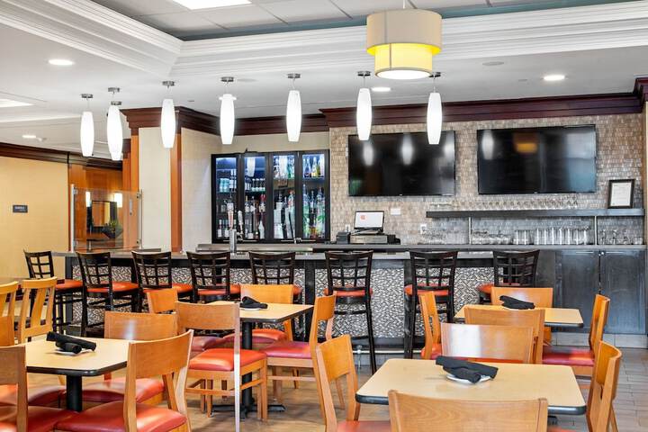 Fairfield Inn and Suites by Marriott Toronto Airport