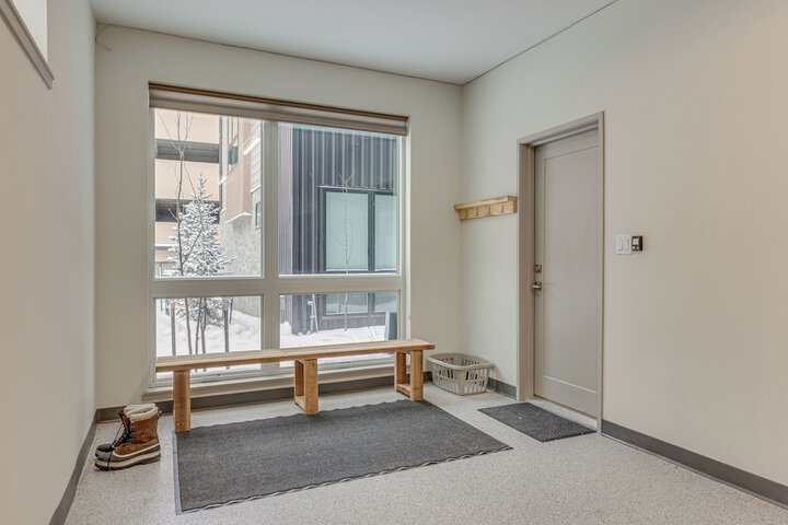 Silverthorne Townhome w / Hot Tub: Walk to Town!
