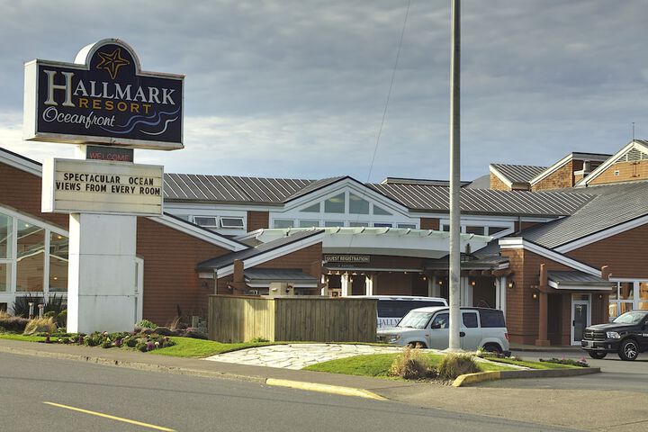 Hallmark Resort - Newport