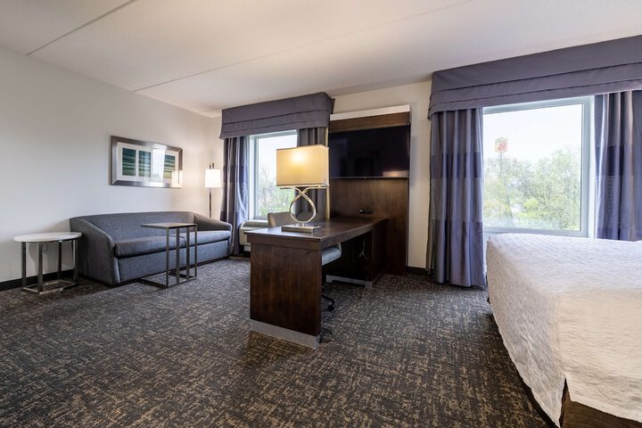 Hampton Inn & Suites Greensboro / Coliseum Area