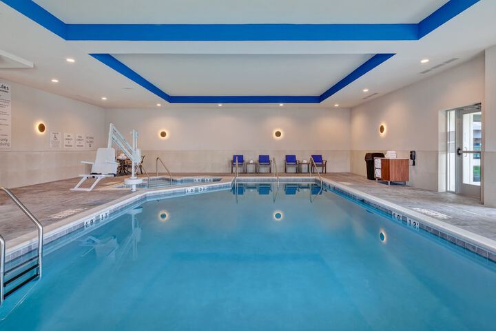 Holiday Inn Express & Suites Eau Claire West I-94 by IHG
